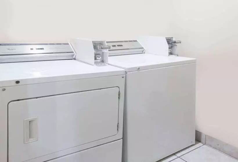 فندق Baymont By Wyndham Savannah/garden City