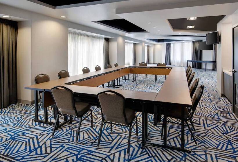 فندق Courtyard By Marriott Atlanta Downtown