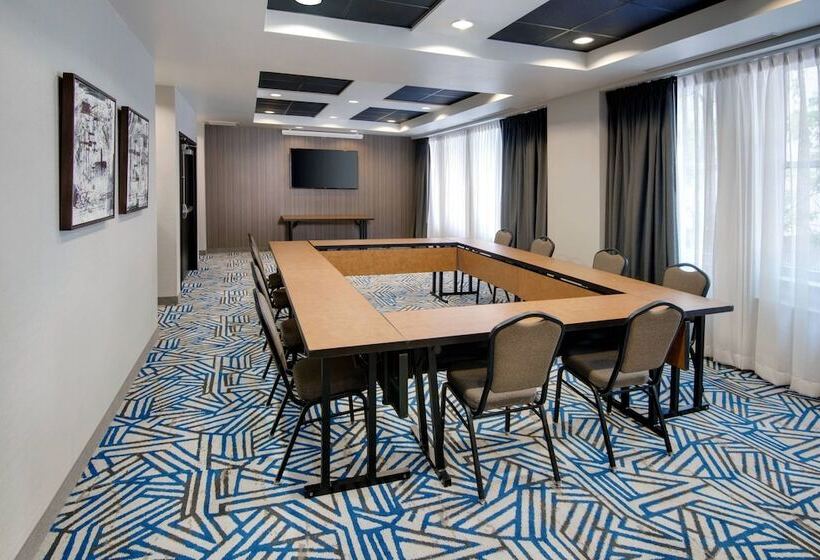 فندق Courtyard By Marriott Atlanta Downtown