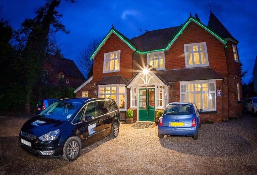 فندق Gatwick Turret Guest House