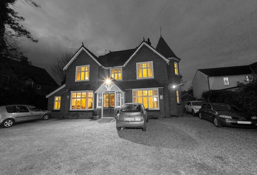 فندق Gatwick Turret Guest House