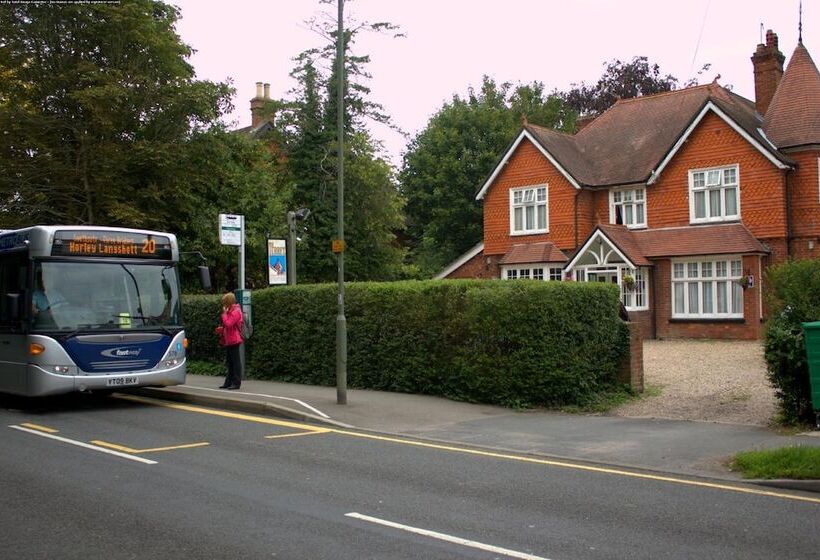 فندق Gatwick Turret Guest House