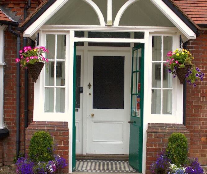 فندق Gatwick Turret Guest House