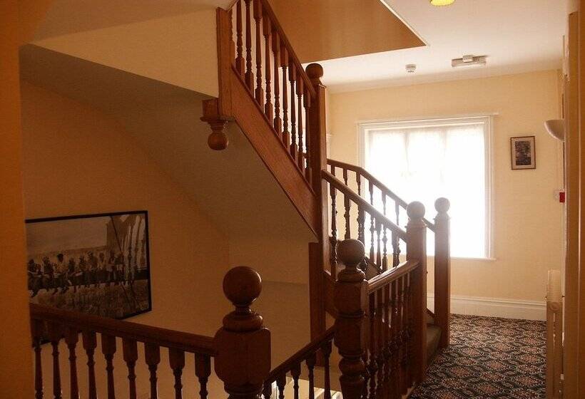 فندق Gatwick Turret Guest House