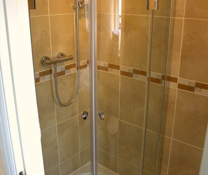 فندق Gatwick Turret Guest House