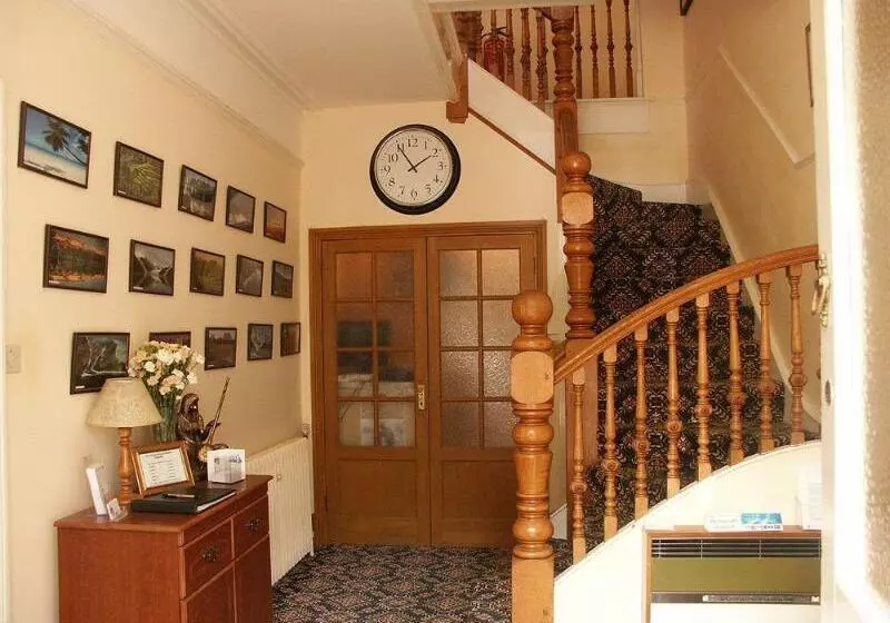 酒店 Gatwick Turret Guest House