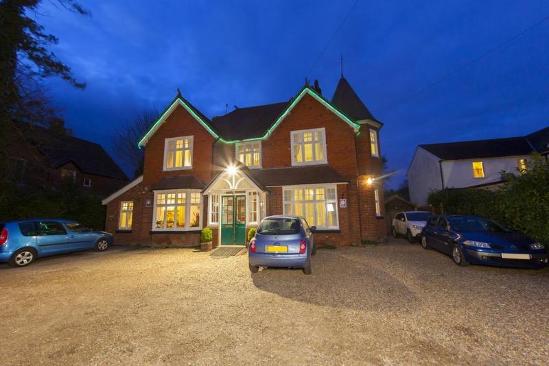 فندق Gatwick Turret Guest House