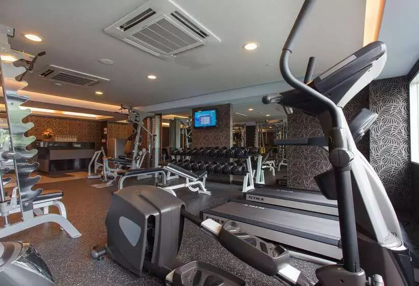 ホテル Golden Tulip Mandison Suites