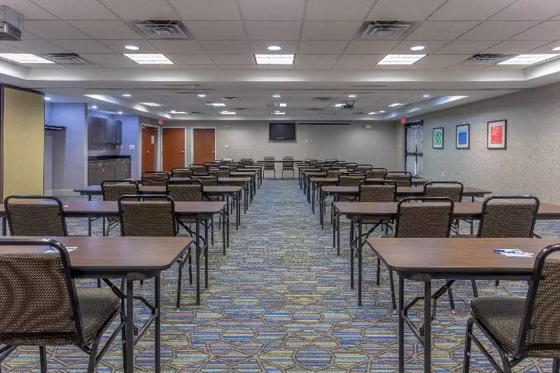 ホテル Holiday Inn Express   Indianapolis   Southeast, An Ihg