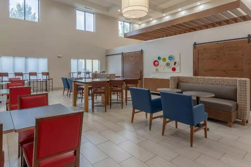 ホテル Holiday Inn Express   Indianapolis   Southeast, An Ihg