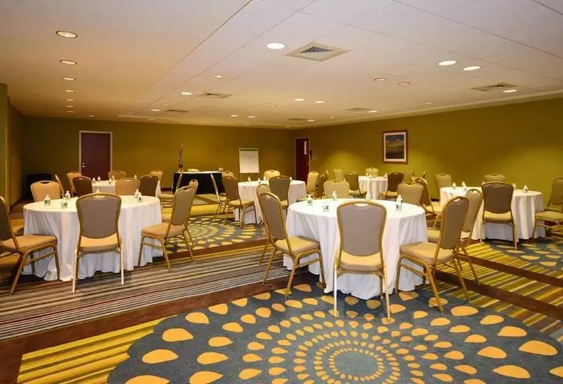 ホテル Holiday Inn Express Brockton   Boston By Ihg