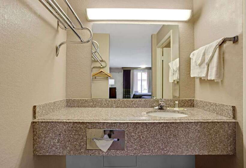 فندق Super 8 By Wyndham Oklahoma/frontier City