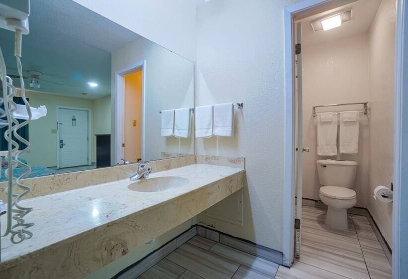 בית מלון כפרי Texas Inn San Benito Near Harlingen