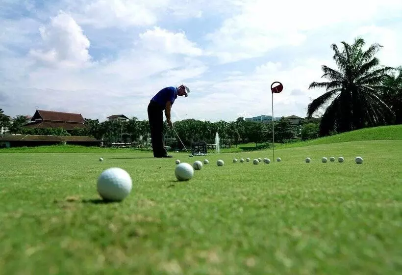 Курорт The Saujana Hotel Kuala Lumpur