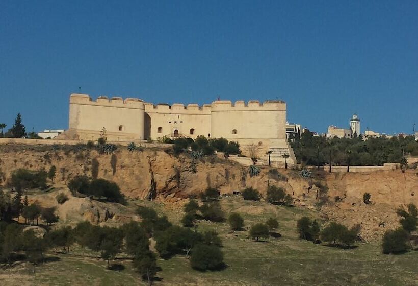 Riad Les Remparts De Fes