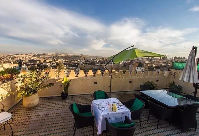 Riad Les Remparts De Fes