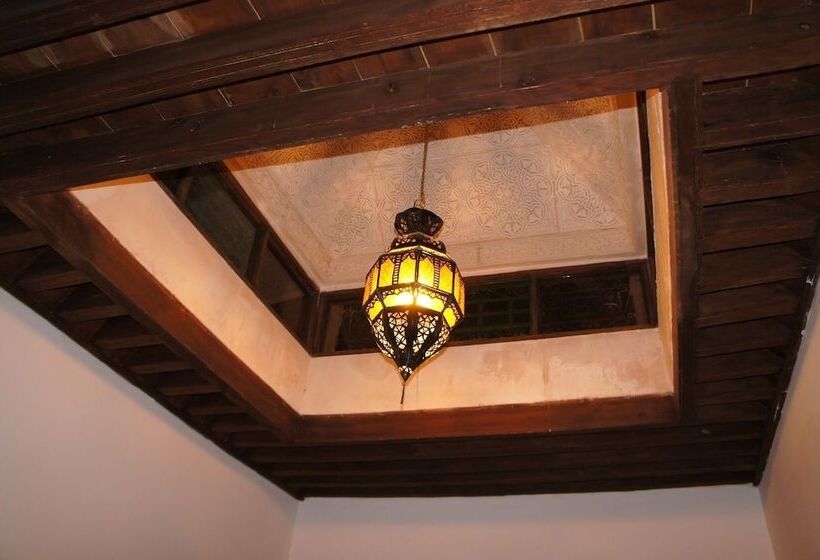 Riad Les Remparts De Fes