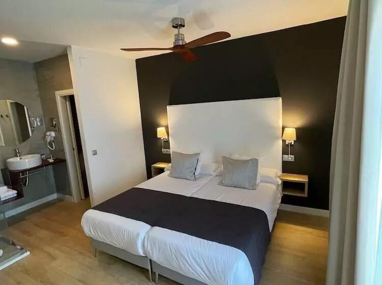 Hotelli Anoreta Suites