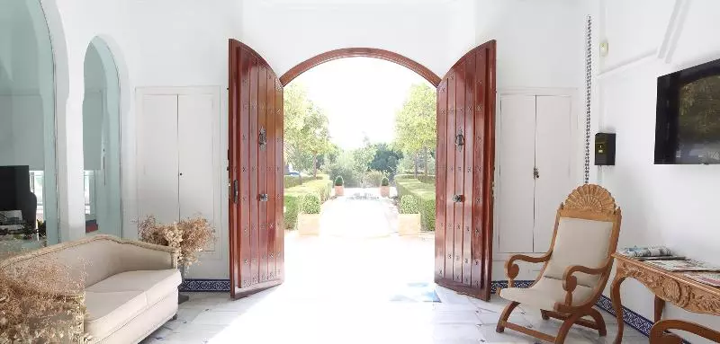 Hotelli Anoreta Suites