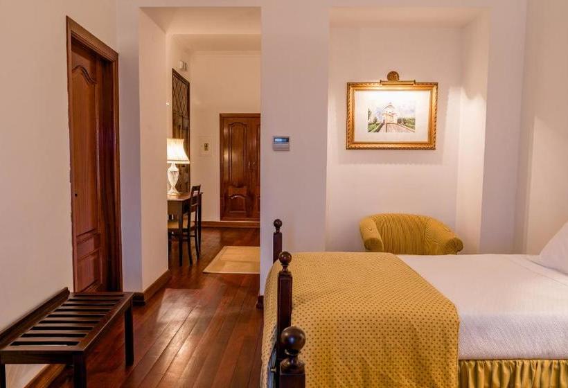 Casa Amarela Th & National Monument