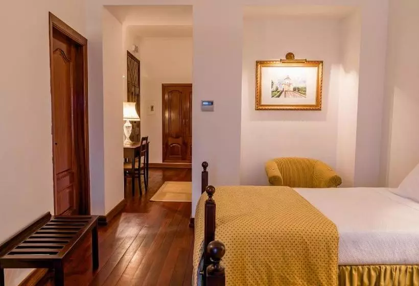 Casa Amarela Th & National Monument