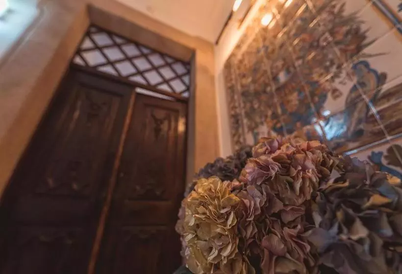 Casa Amarela Th & National Monument