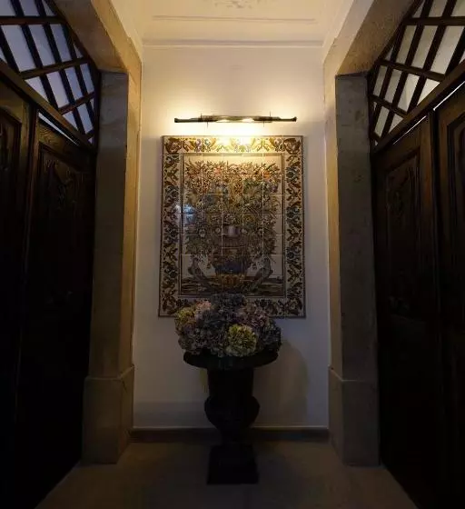 Casa Amarela Th & National Monument