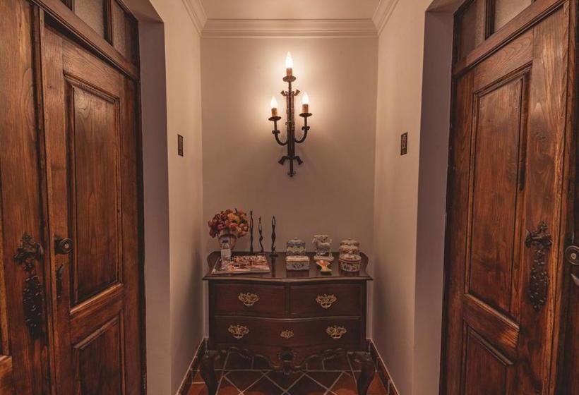 Casa Amarela Th & National Monument