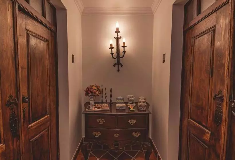 Casa Amarela Th & National Monument