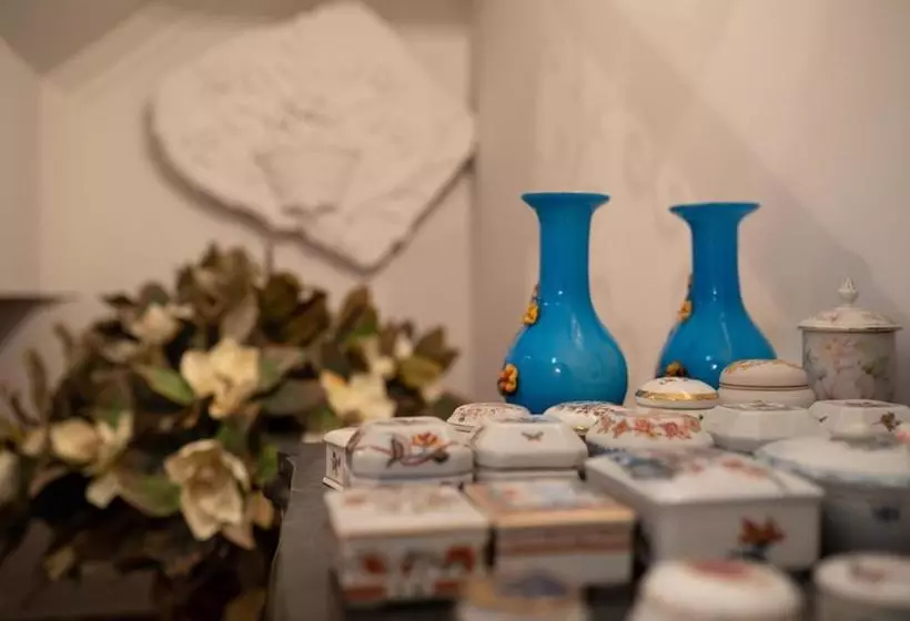 Casa Amarela Th & National Monument