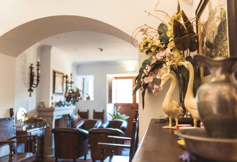 Casa Amarela Th & National Monument