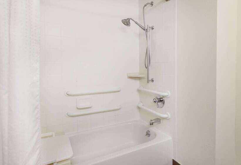 هتل Baymont By Wyndham Chelsea