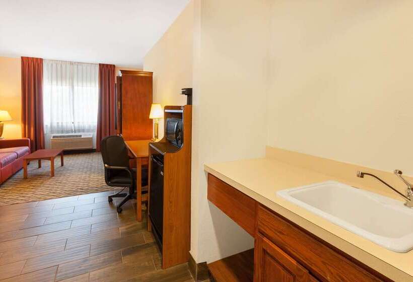 هتل Baymont By Wyndham Chelsea