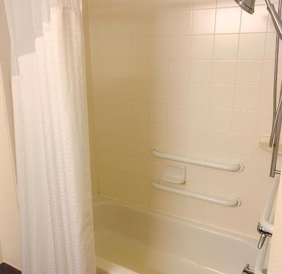 هتل Baymont By Wyndham Chelsea