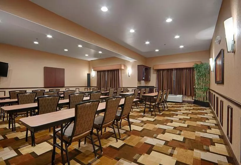 ホテル Best Western Plus Kc Speedway Inn & Suites