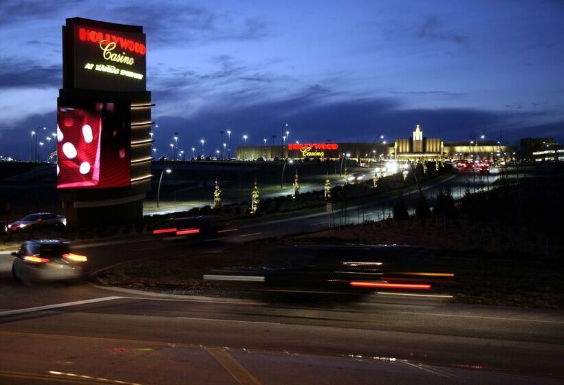 בית מלון כפרי Best Western Plus Kc Speedway Inn & Suites