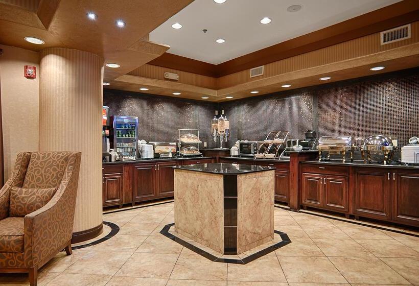 בית מלון כפרי Best Western Plus Kc Speedway Inn & Suites