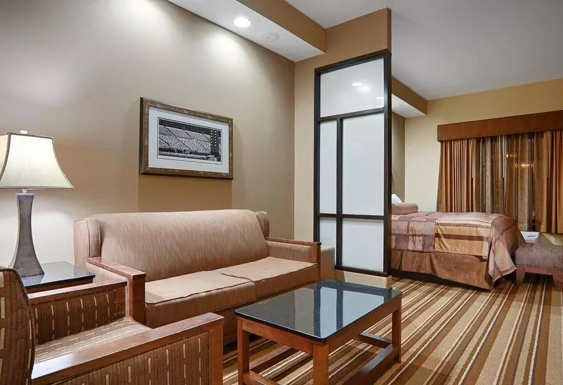 ホテル Best Western Plus Kc Speedway Inn & Suites