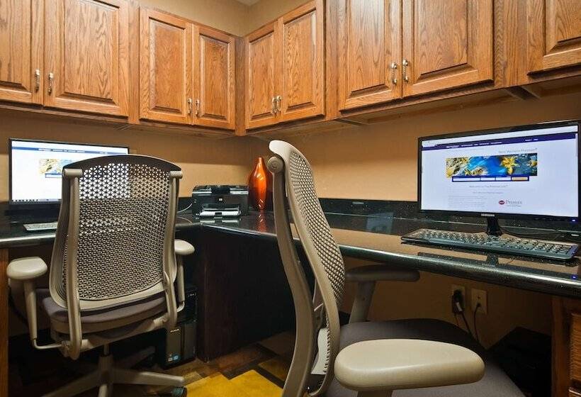 בית מלון כפרי Best Western Plus Kc Speedway Inn & Suites