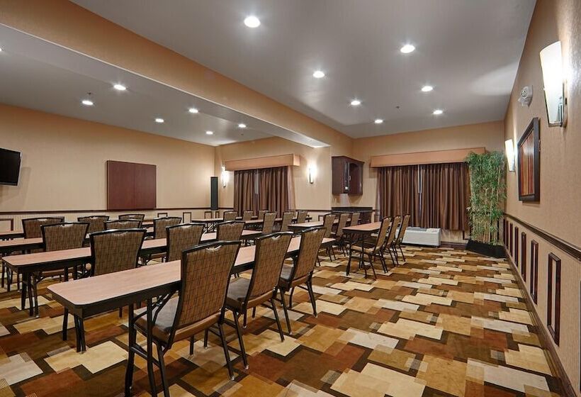 בית מלון כפרי Best Western Plus Kc Speedway Inn & Suites