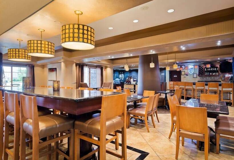 בית מלון כפרי Best Western Plus Kc Speedway Inn & Suites