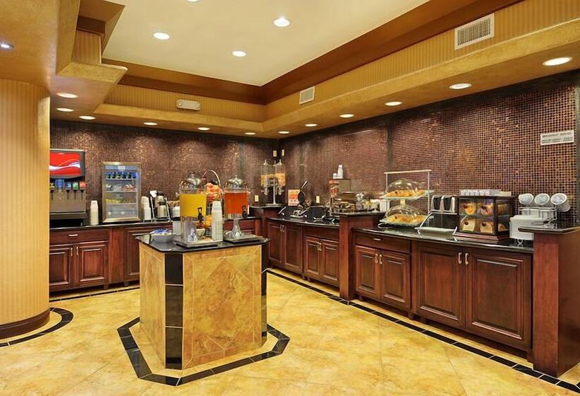 בית מלון כפרי Best Western Plus Kc Speedway Inn & Suites