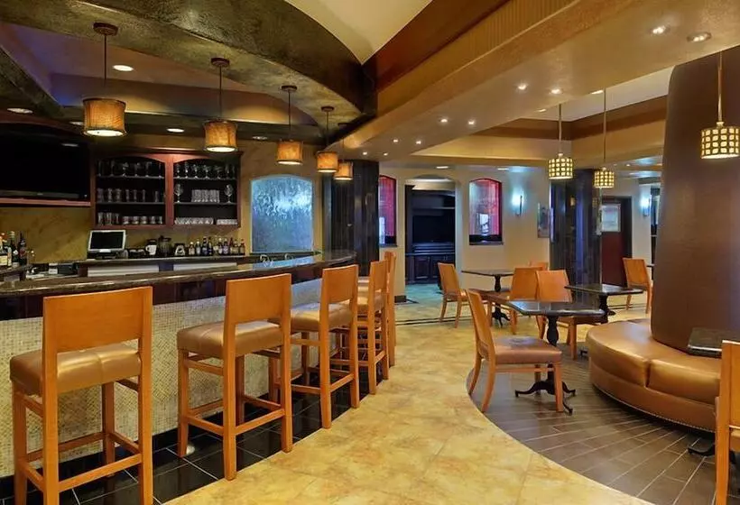 ホテル Best Western Plus Kc Speedway Inn & Suites