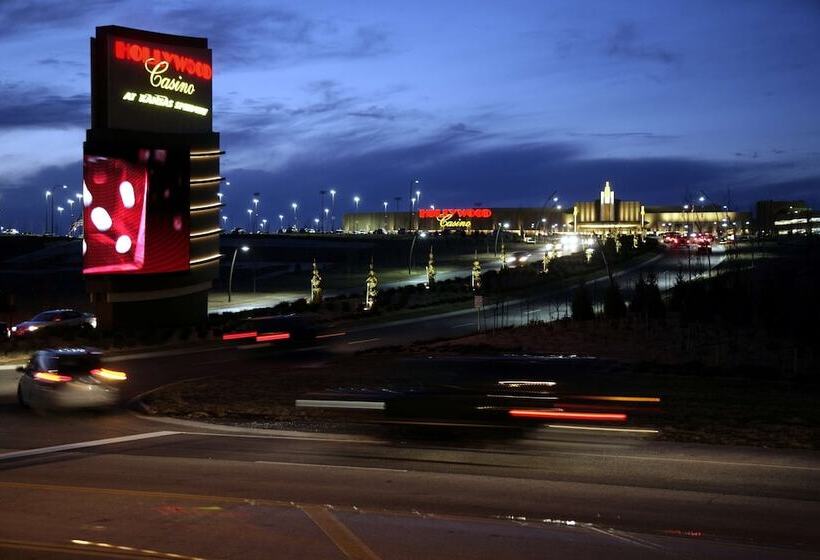 בית מלון כפרי Best Western Plus Kc Speedway Inn & Suites