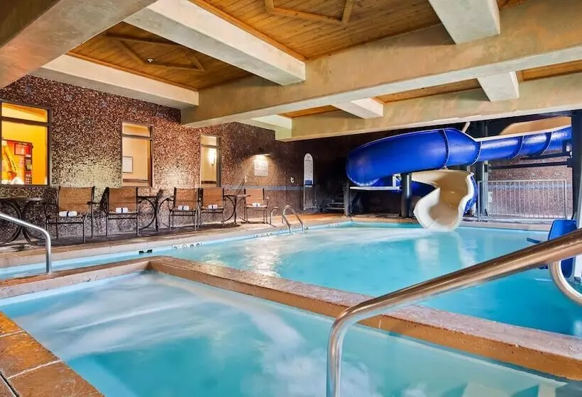 ホテル Best Western Plus Kc Speedway Inn & Suites