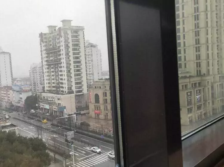 هتل Courtyard By Marriott Shanghai Fengxian