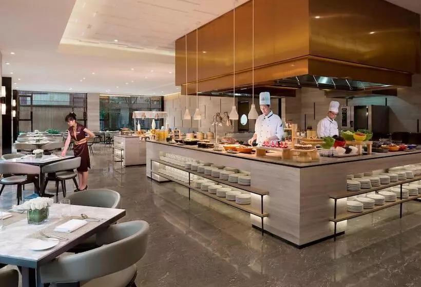 هتل Courtyard By Marriott Shanghai Fengxian