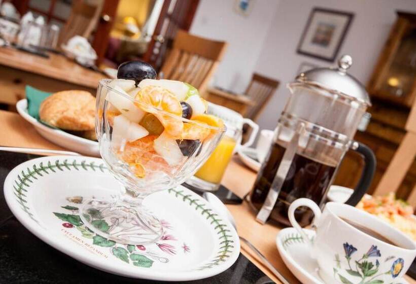 Hotel Dunhallin House