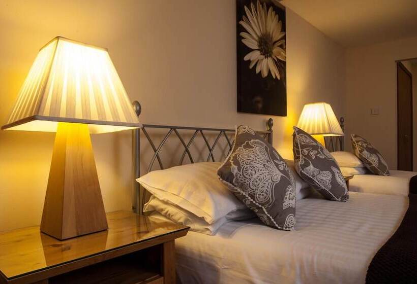 Hotel Dunhallin House