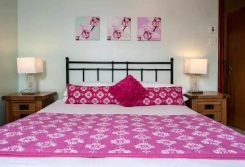 فندق Dunhallin House